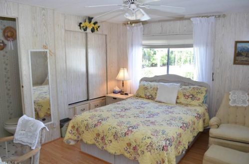 4723 Sandpiper Dr, Saint James City FL  33956-2810 exterior