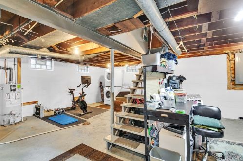 6 Longvue Cir, Ambridge PA  15003-1121 exterior