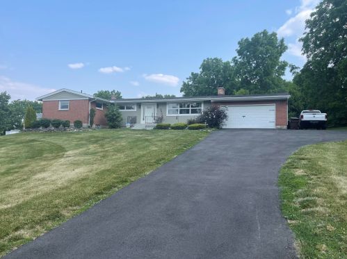 640 White Oak Dr, Springfield, OH 45504-4171