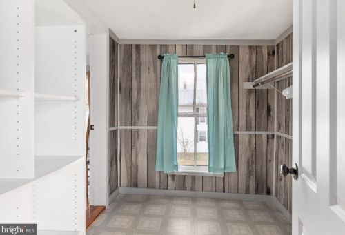 284 Massanutten St, Strasburg VA  22657-2301 exterior