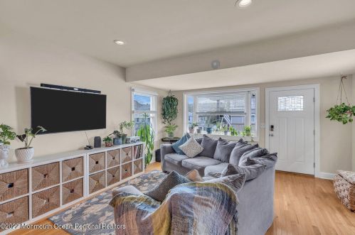 57 Barberie Ave, Monmouth Hills NJ  07732-1518 exterior