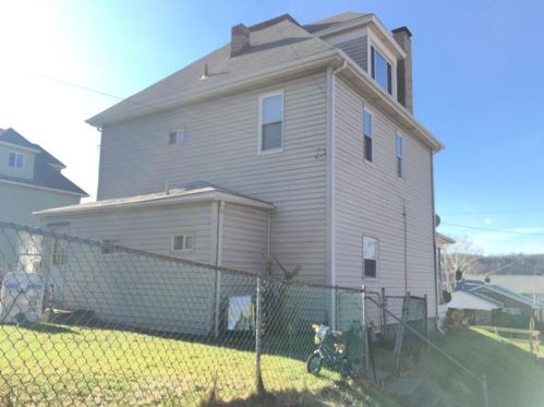 1298 Woodmont Ave, New Kensington, PA 15068-5537