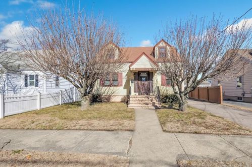 125 Texas Ave, Bridgeport, CT 06610-1855