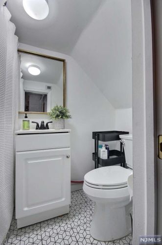 224 Madison Ave, Dumont NJ  07628-2538 exterior