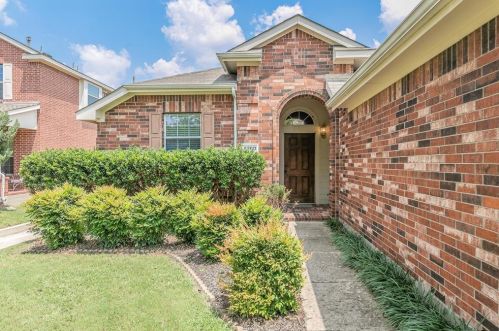 6260 Dream Dust Dr, Fort Worth, TX 76180-5104