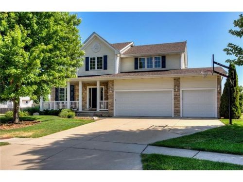 555 Prairie Creek Dr, Waukee, IA 50263-8308