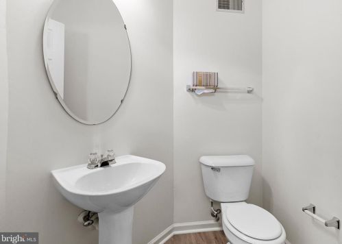 6975 Manahoac Pl, Gainesville VA  20155-1638 exterior