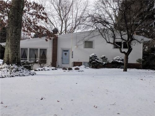 2459 Lansinger Rd, Mogadore, OH 44260-9724
