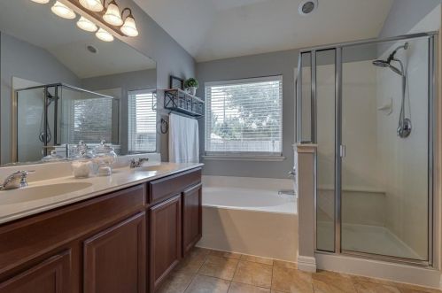 4020 Lone Star Ln, Denton TX  76210-3499 exterior