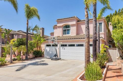 1569 Pearl Heights Rd, Vista, CA 92081-8809