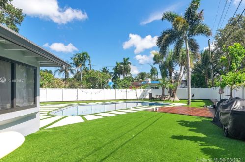 1961 56th Way, Hollywood FL  33021-3813 exterior