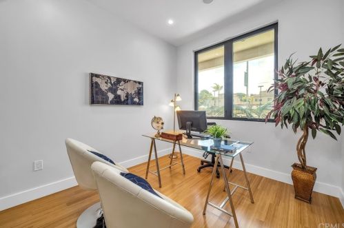 242 Broadway, Redondo Beach CA  90277-3332 exterior
