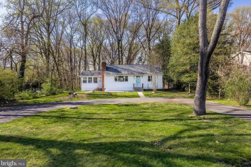 900 Davis Rd, Barrington, NJ 08007-1424