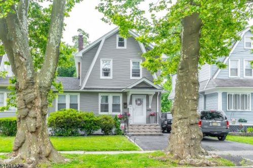 343 3rd Ave, Roselle, NJ 07203-1184