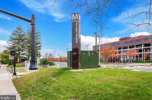 12919 Alton Sq, Herndon VA  20170-5806 exterior