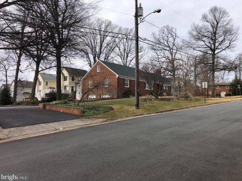 2336 Highland Ave, Falls Church, VA 22046-2213