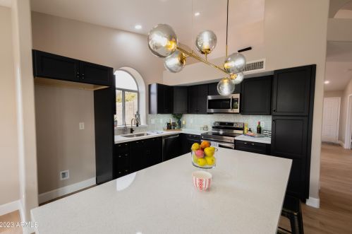 1672 Butler Dr, Chandler, AZ 85224-6406