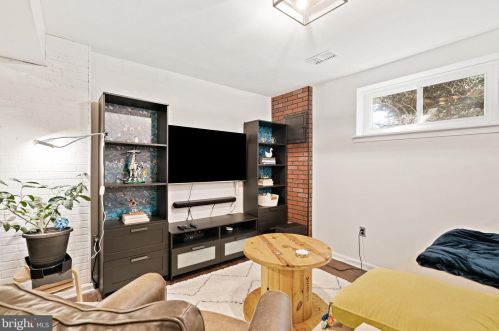 2770 Hyson Ln, Falls Church VA  22043-3522 exterior