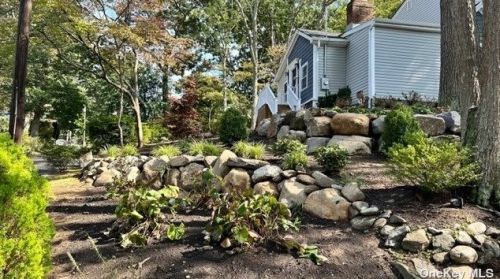 26 Patchogue Rd, Scotts Beach NY  11789-1422 exterior