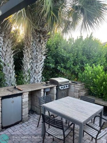 2551 Racquet Club Dr, Palm City FL  34990-2304 exterior