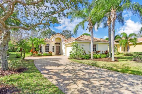 7630 Greenbrier Cir, Fort Pierce, FL 34986-3303
