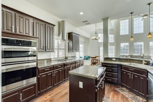 402 Old York Rd, Irving TX 75063-4248 exterior