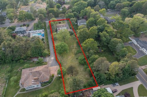 1128 Carlls Straight Path, Huntington Station, NY 11746-8016