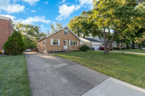 8243 Carrol Ave, Cincinnati, OH 45231-5509