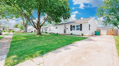 430 Madison Dr, West Jefferson OH  43162-1304 exterior