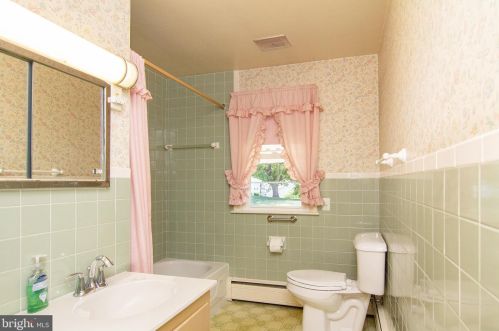 50 Ruel Ave, Hanover PA  17331-3423 exterior