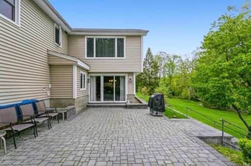68 Wood St, Mahopac NY  10541-4904 exterior