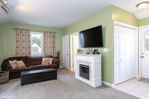 17 Salem Dr, Providence RI  02904-5235 exterior