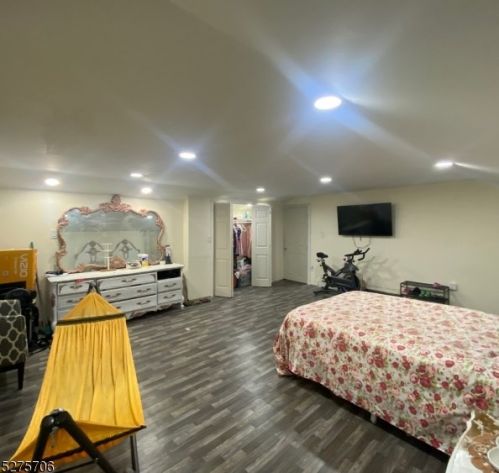 7 Garfield Ave, Paterson NJ  07506-2517 exterior