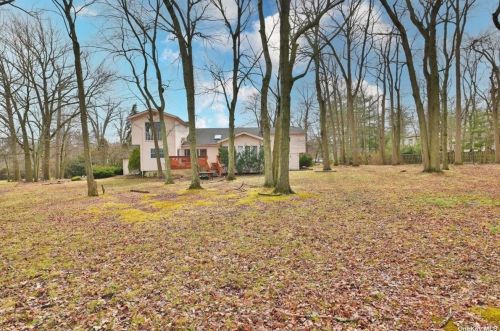 129 Hicks Ln, Great Neck NY  11024-2104 exterior