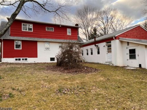 672 Otterhole Rd, West Milford Lakes NJ  07480-3015 exterior