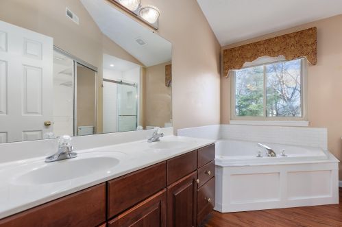 8526 Woodcreek Dr, Florence KY  41042-8237 exterior