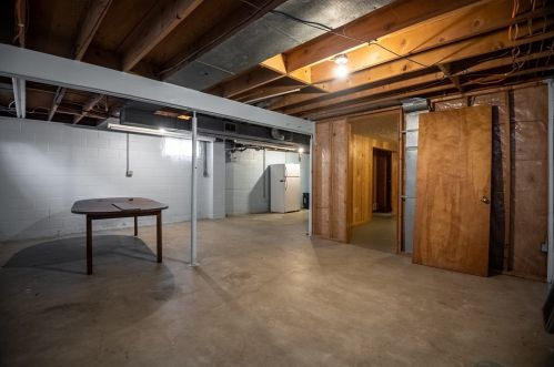 12 Redwood Dr, Greenville PA  16125-1130 exterior