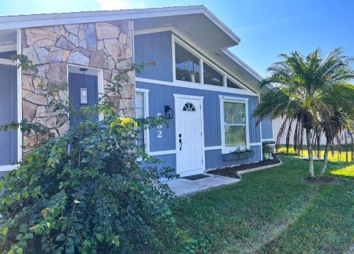 562 Eyerly Ave, Fort Pierce FL  34983-2944 exterior