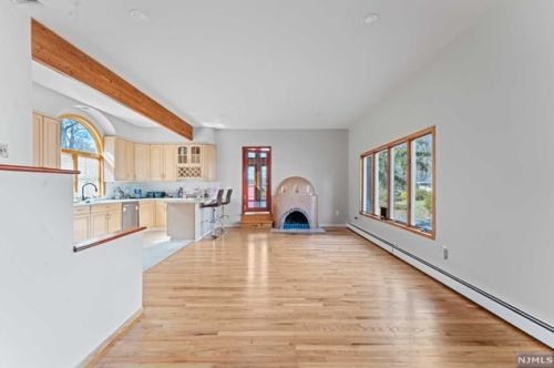 17 Hickory Dr, Oakland NJ  07436-2519 exterior