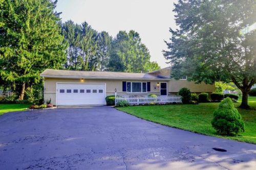 132 Hickory Ln, Pataskala, OH 43062-9221
