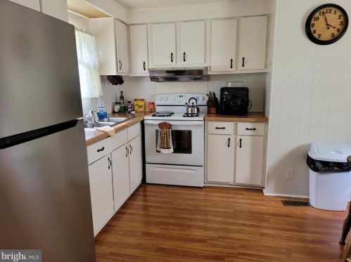 302 Raven Ct, Navy Sup Dpt, PA 17050-2084