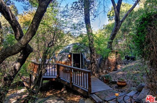 21658 Encina Rd, Topanga CA  90290-3524 exterior