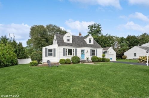 795 Chickadee Ln, Stratford, CT 06614-2479