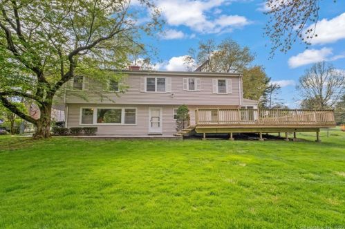 114 Skyline Ln, Stamford, CT 06903-2914