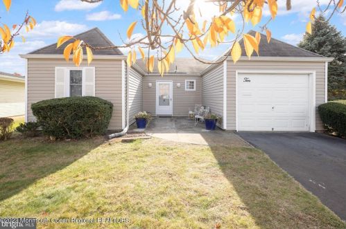 10 Lowell Ct, Bricktown, NJ 08724-2423
