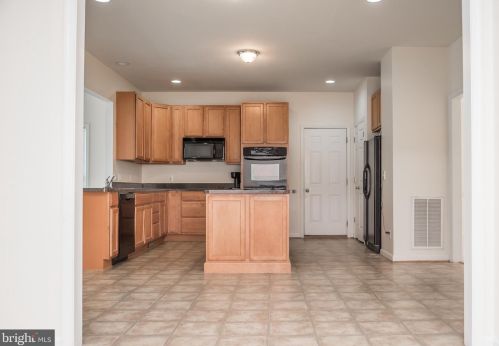 10411 Silver Creek Ct, Spotsylvania VA  22553-4482 exterior