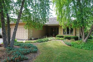 1210 Sweetbriar Ln, Chenequa, WI 53029-8631