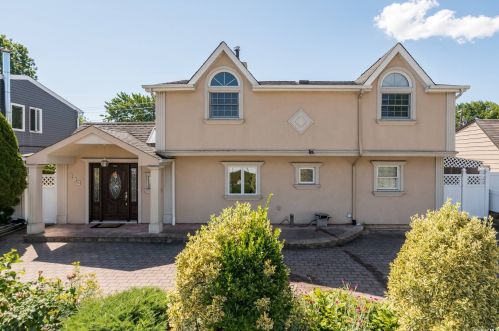 142 Land Ln, Westbury, NY 11590-6247