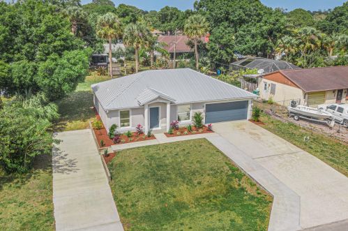 7006 Roberts Rd, Fort Pierce, FL 34951-2042