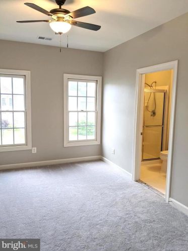 5936 Amber Ridge Rd, Haymarket VA  20169-2620 exterior